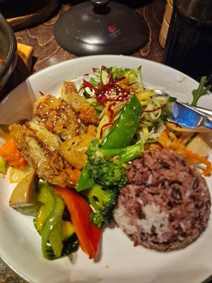 Einfach nur unglaublich. Das beste vegane Restaurant wo ich jemals war. Die gebackenen Bananen waren einfach dann noch on top das beste. So freundlich und die Küche so schnell. #V at Mom's - Vegan Cooking in Berlin