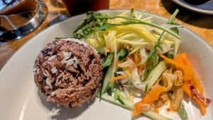 52. Curry Thap Cam Part 2 at Mom's - Vegan Cooking in Berlin