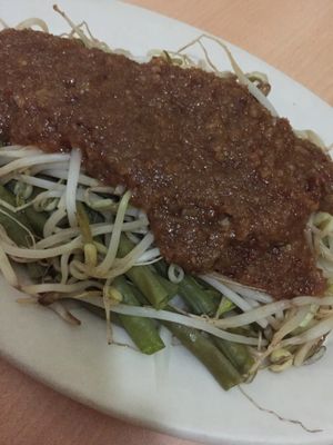 Pietjel - vegetables with peanut sauce at Indo Restaurant in Noord