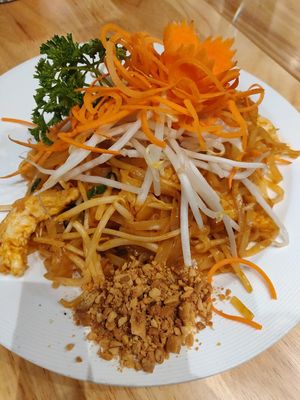Shrimp pad Thai at Thai Idea Vegetarian in San Francisco