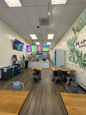Restaurant seating  at Plantiful Superfoods in Lynnwood