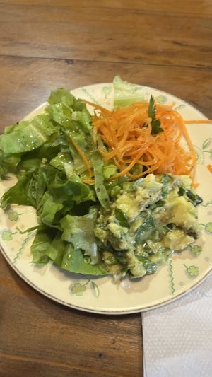 Salad  at Contorno Bistrô Armazém in Embu-guacu
