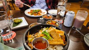 Bibimbap (rice & veg), mandu (dumplings), blueberry rice beer (makku), & korean fried tofu, free sides at Bebap in Rochester
