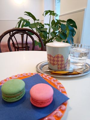 ...a nice afternoon with Chai Latte (oat milk) and macarons at Chez Fritz in Vienna