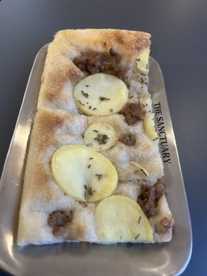 Salsiccia e patate #Veganuary at The Sanctuary - PBerg in Berlin