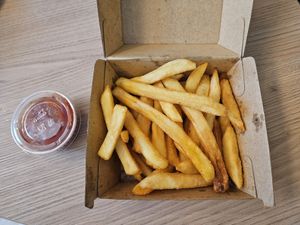 Fries with ketchup at Zerö Kebab in Berlin