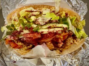 Döner mit allem, Knoblauch, scharf  at Zerö Kebab in Berlin
