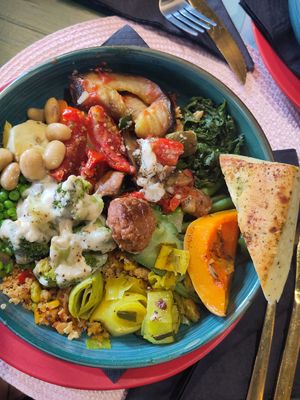 Chouke super bowl (daily variety) - maximum taste 15€ at Vegan Chouke in Brussels