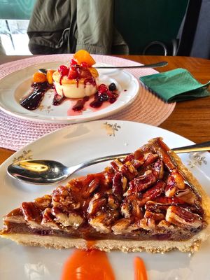 Pecan pie at Vegan Chouke in Brussels