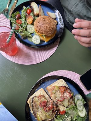 No chicken burger with oven potatoes & Forza the italian foccacia : delicious✨  at Vegan Chouke in Brussels