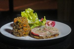 Bife de Seitan napolitano vegano con arrocito y ensalada at Barra 7 in Montevideo