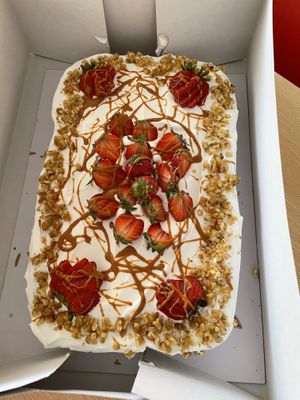 Bolo com morangos e chantilly !  at A Cozinha Verde in Lisbon