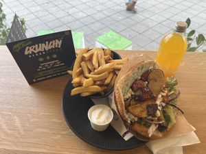 Berliner Gemüse Kebap, Pommes und Knoblauch Mayo   at Crunchy Kebab Vegan in Kassel