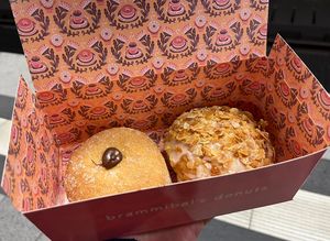 Schokofüllung und Bienenstich  at Brammibals Donuts - Europlatz in Berlin