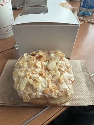 Bienenstich-Doughnut.  at Brammibals Donuts - Europlatz in Berlin