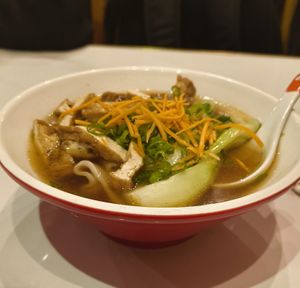 Suppe mit Hand Pulled noodles und Tofu at Jade Palast - 玉面阁 in Berlin