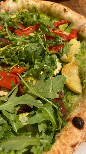 Crema di zucchine, patate, pomodorini secchi, olive taggiasche, rucola at Bella Vita Pizzeria  in Asti