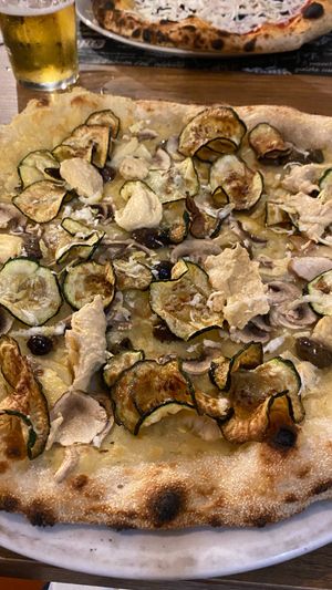 Crema di patate, funghi, chips di zucchine, olive taggiasche, hummus, scorza di limone at Bella Vita Pizzeria  in Asti