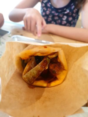 Lahmacun mit Köfte at Veis Vegan in Rheda-wiedenbrueck