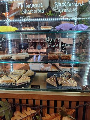 Vegan blackcurrant crumble at Caffi Bach Y Bocs in Llangefni