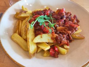 Vegan chilli and chips at Caffi Bach Y Bocs in Llangefni