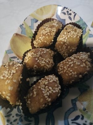 Biscottini con datteri, sesamo e miele at Ristorante Arabo Carthage in Trapani