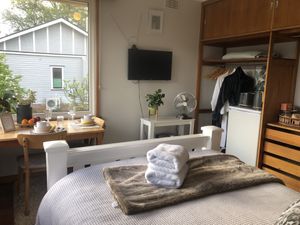 Queen room   at Lovely Vegan Homestay in Newstead