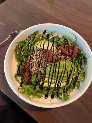Attractively plated veggie bowl at Tat's in Pristina