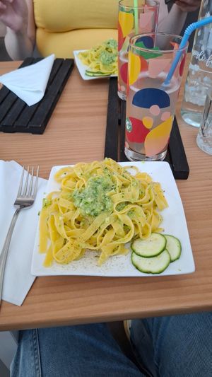 Fettuccine con crema di zucchine e menta at Lə gattarə in Bergamo