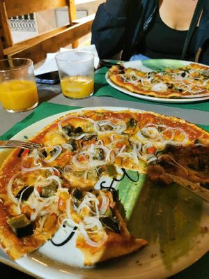 Pizza vegane avec mozzarella vegane, fine et au goût divin !! at La Antigua in Rincon De La Victoria