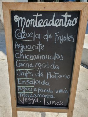  at Monteadentroveggiefood in Cali