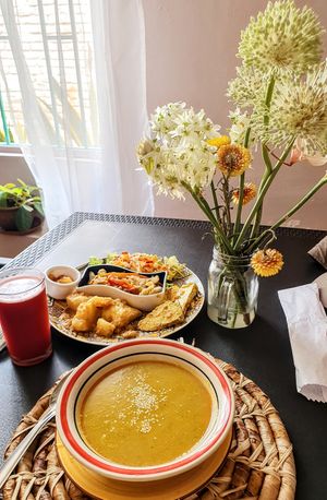  at Monteadentroveggiefood in Cali