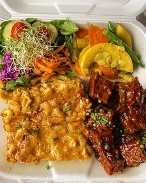 Vegan Mac & BBQ Roast  at Common Sense - Sejah Farms in St Croix