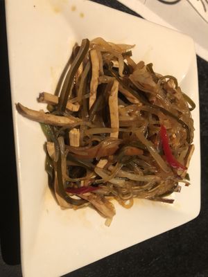  招牌小菜 seaweed and beancurd salad   at Din Tai Fung in New York City