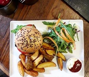 veganer Burger at Moccaklatsch in Bielefeld