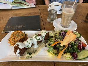 Falafel und veganer Power Chai  at Moccaklatsch in Bielefeld