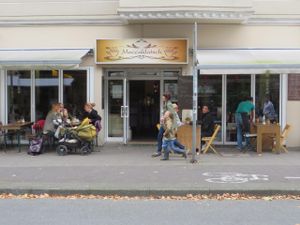 Moccaklatsch with outdoor seating at Moccaklatsch in Bielefeld