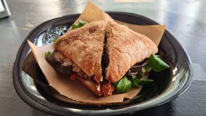 Sandwich mit Auberginen und getrockneter Tomate at Officina Meccanica Work in Progress  in Valencia