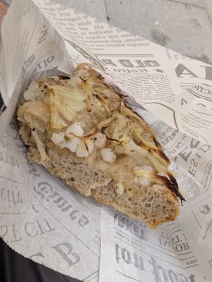 Onion and cheese focaccia at ITACA - Cocina Botanica in Granada