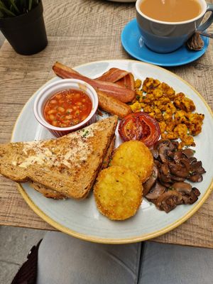 Vegan breakfast at Wyndham Cafeteria in Cardiff