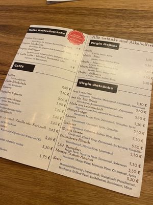 Getränkekarte, pflanzliche Milch ist verfügbar   at L&A Café   in Witten