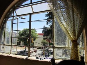 street view through the dining room window at Comedor Familiar Vegetariano in Mexico City