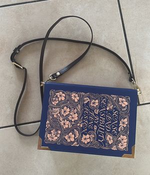 Book-handbag made from vegan leather  at Sisu Lou in Braunschweig