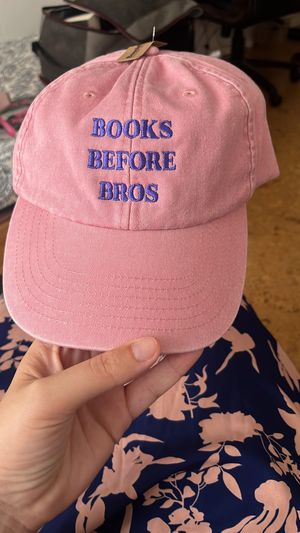 Merch/Caps  at Sisu Lou in Braunschweig