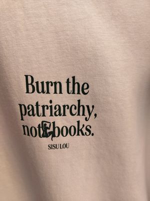 Shirts/Pullover aus eigener Kollektion at Sisu Lou in Braunschweig