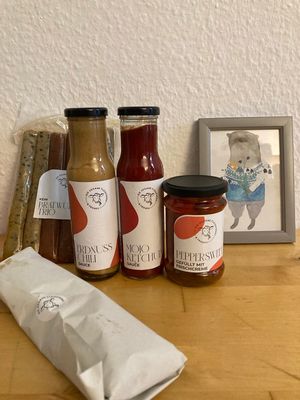 Happy animals all over!;)
Everything is yummy!!;) at Die Vegane Fleischerei in Berlin