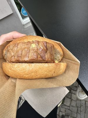 Leberkäsebrötchen mit Senf  at Die Vegane Fleischerei in Berlin