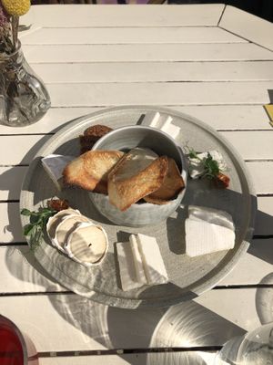 Cheeze platter   at Veganes Gold - The Foodie Place in Stuttgart