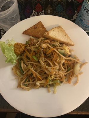 Noodles con tofu e temphe   at Cinta Rasa in Turin