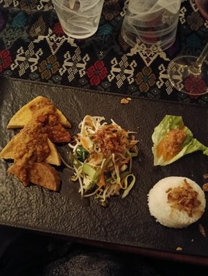 Fried tofu and tempeh with spicy sauce at Cinta Rasa in Turin